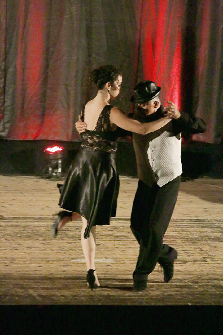 12029226_595990513873225_1178847914_n