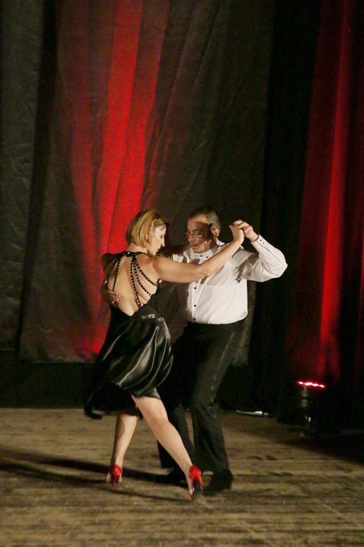 12048782_595990610539882_1136384579_n